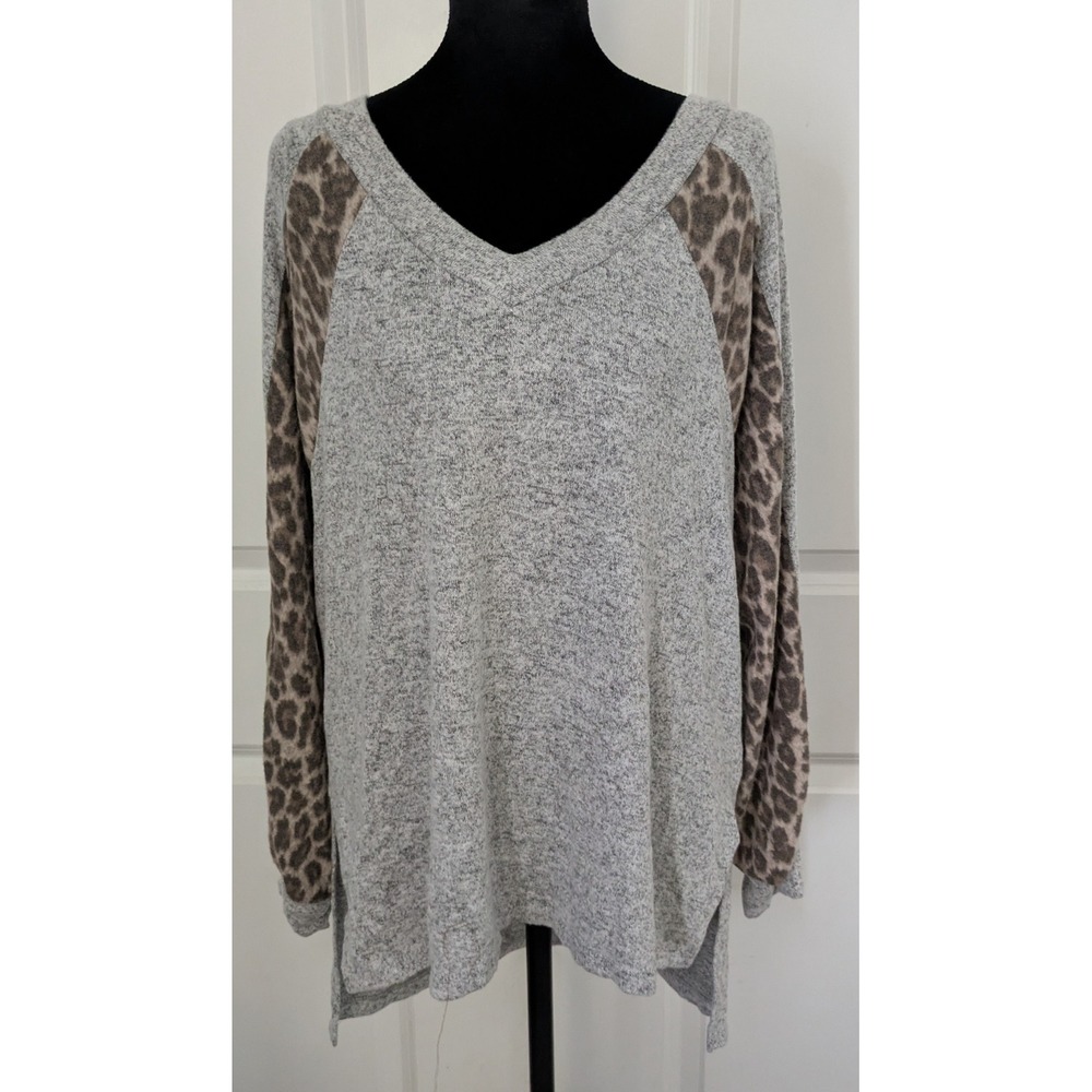 White Birch Womens Gray Leopard Raglan V-Neck Long Sleeve Top Small
